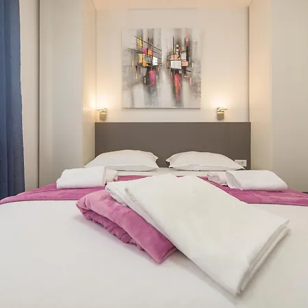 La Prima Luxury Ii *
