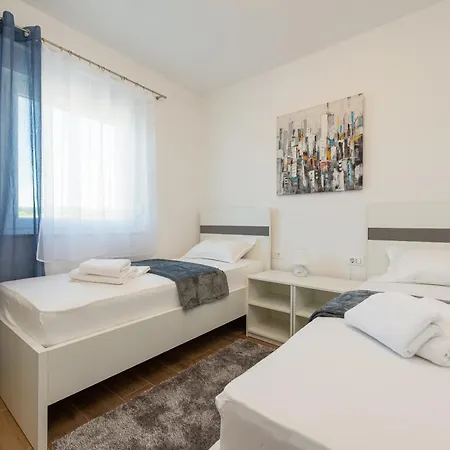 La Prima Luxury Ii Apartment