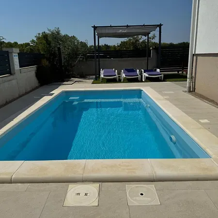 La Prima Luxury Ii Apartment